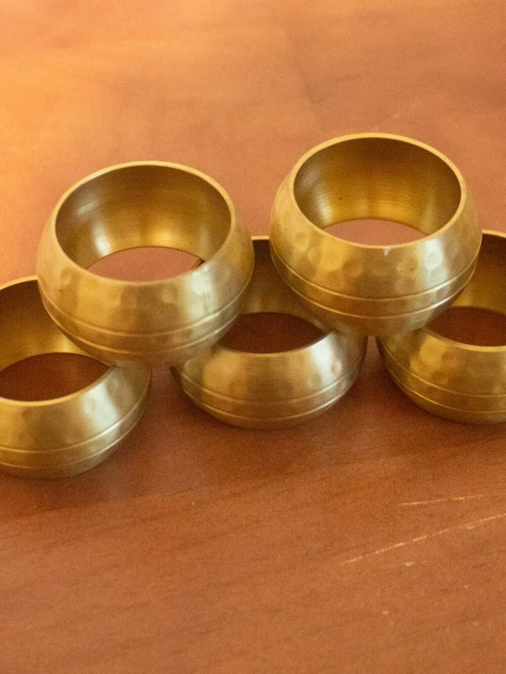 Hammered Aluminum Napkin Rings – Set of 5 – Mid‑Century Modern Tableware